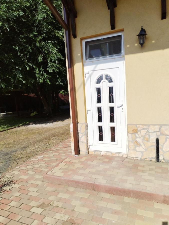 Levendula Apartmanhaz Hajdúszoboszló Екстериор снимка