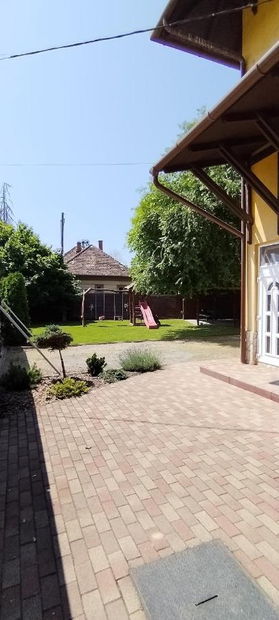 Levendula Apartmanhaz Hajdúszoboszló Екстериор снимка