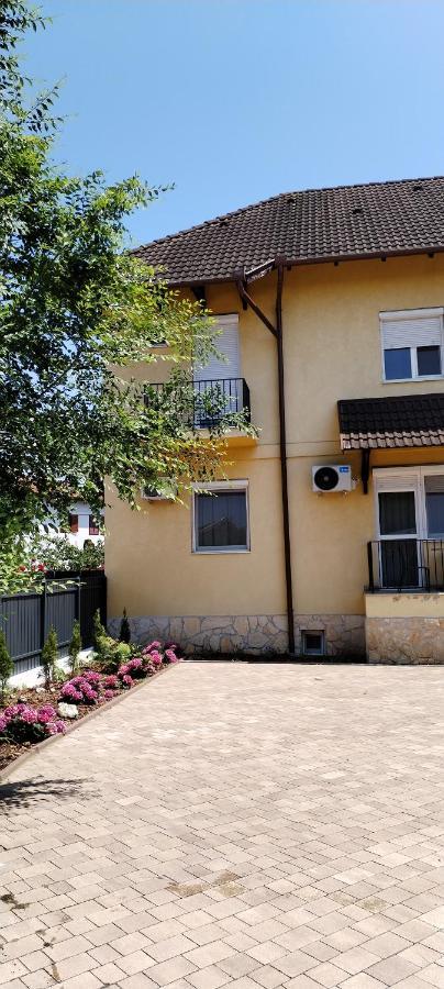 Levendula Apartmanhaz Hajdúszoboszló Екстериор снимка